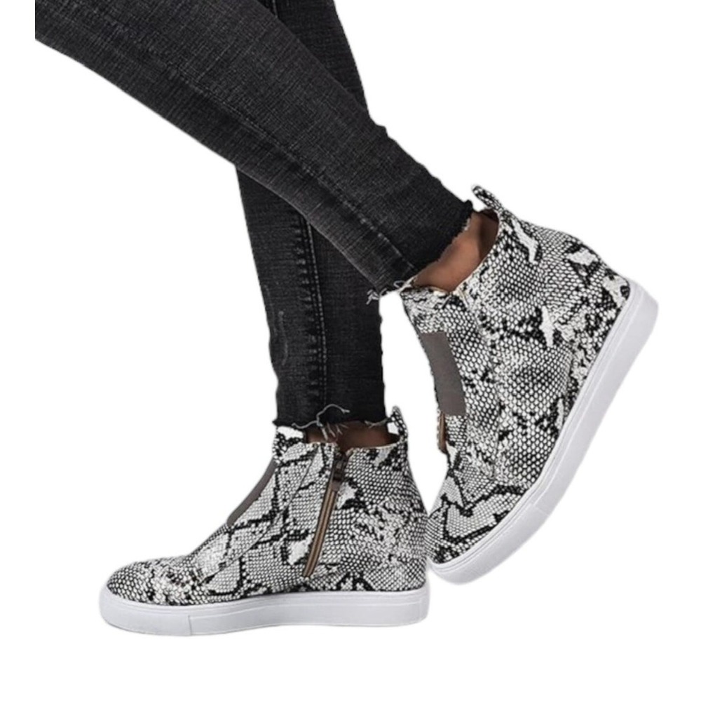 GLADY Snake Print Sneaker Boots Womens Black 7.5M Waterproof Ankle Zip